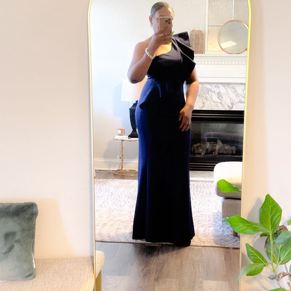JESSICA HOWARD one shoulder ruffle scuba formal gown.